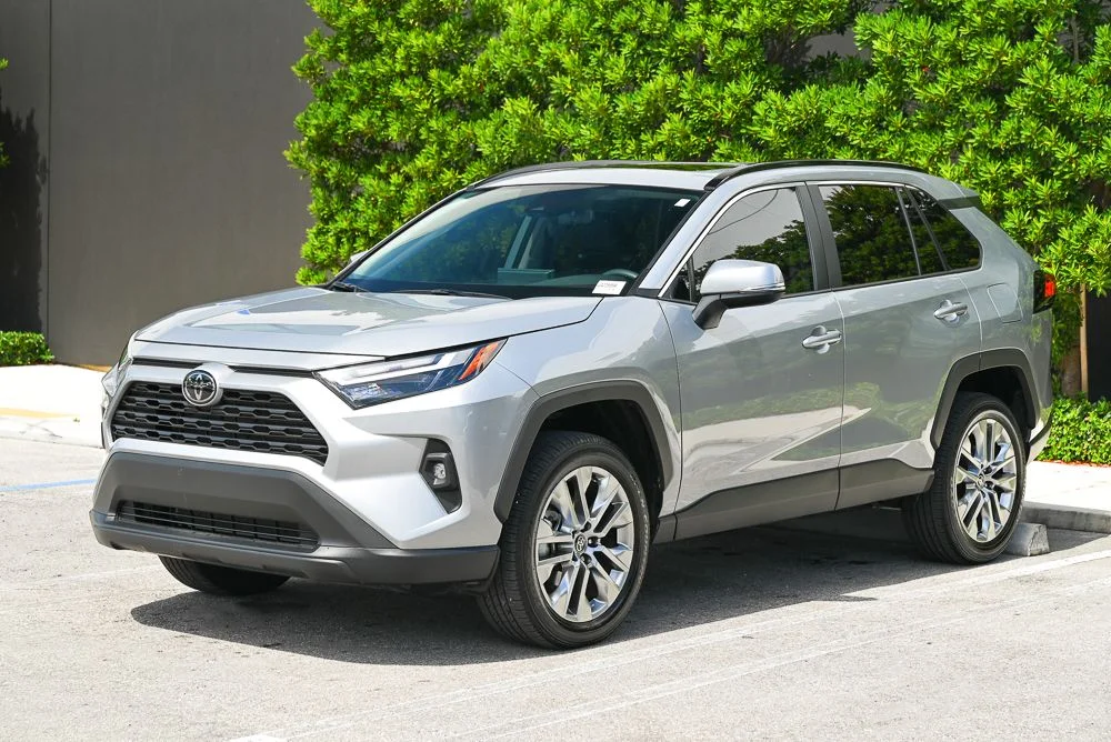 Used 2025 Silver Toyota XLE Premium image 1