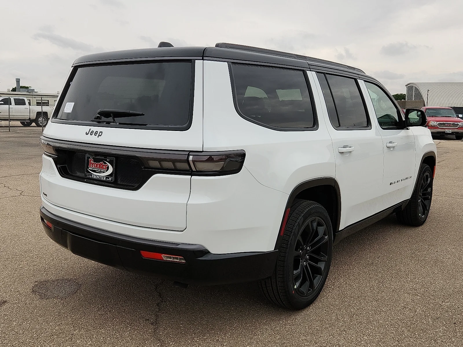New 2026 Bright White Clearcoat Jeep SUMMIT OBSIDIAN 4X4 image 4