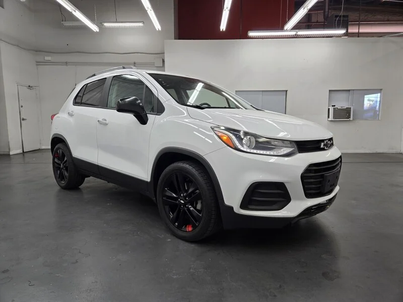 Used 2018 Summit White Chevrolet LT image 4