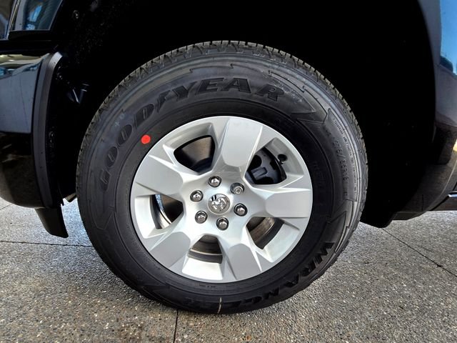 New 2026 Diamond Black Crystal Pearl-Coat Exterior Paint RAM Big Horn/Lone Star image 25