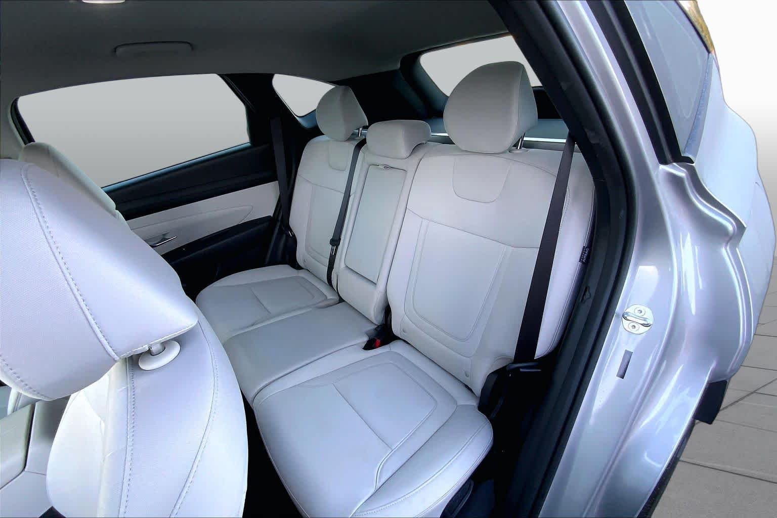 Used 2025 Shimmering Silver Hyundai SE image 18