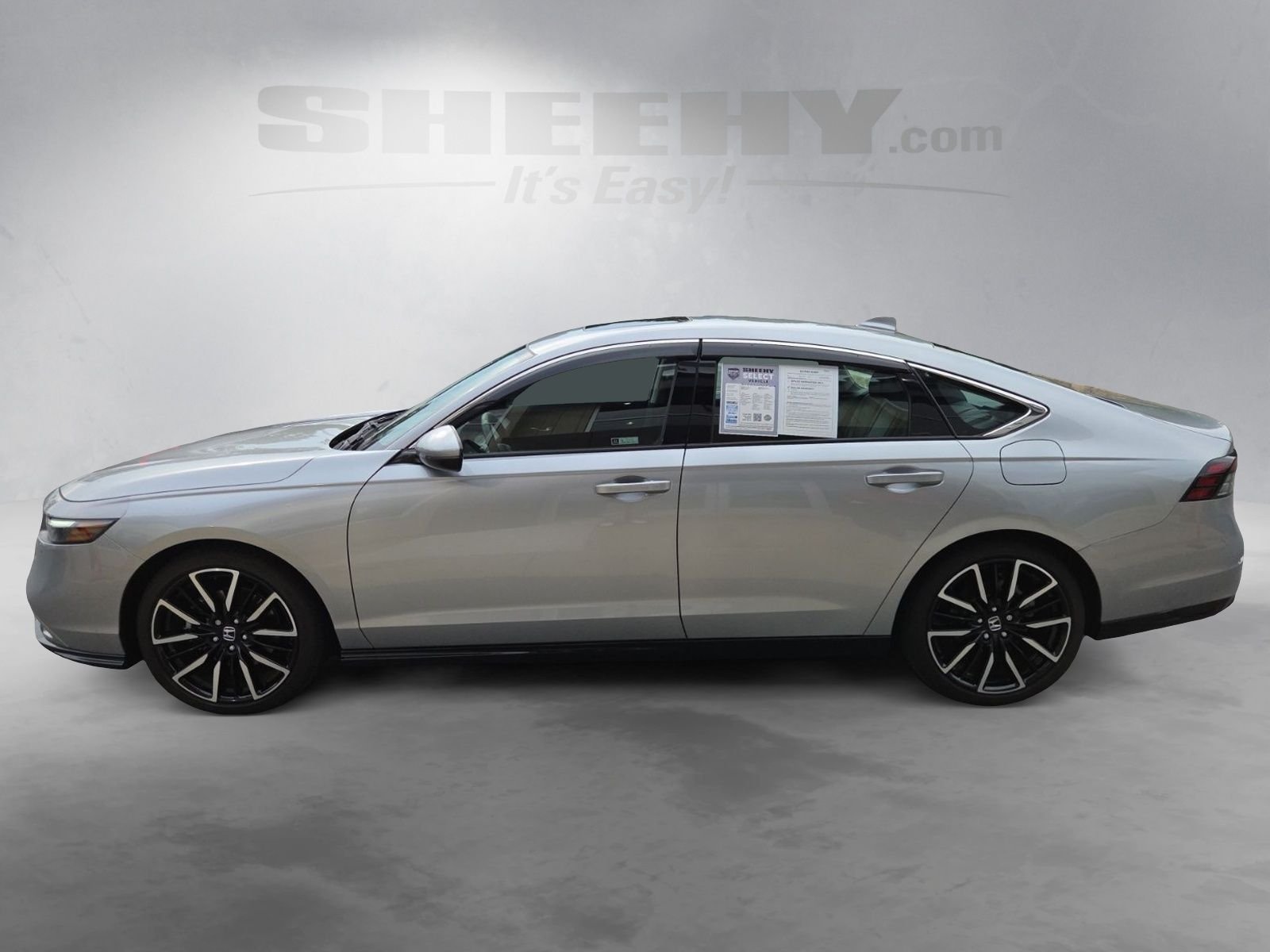 Used 2024  Honda Touring image 15