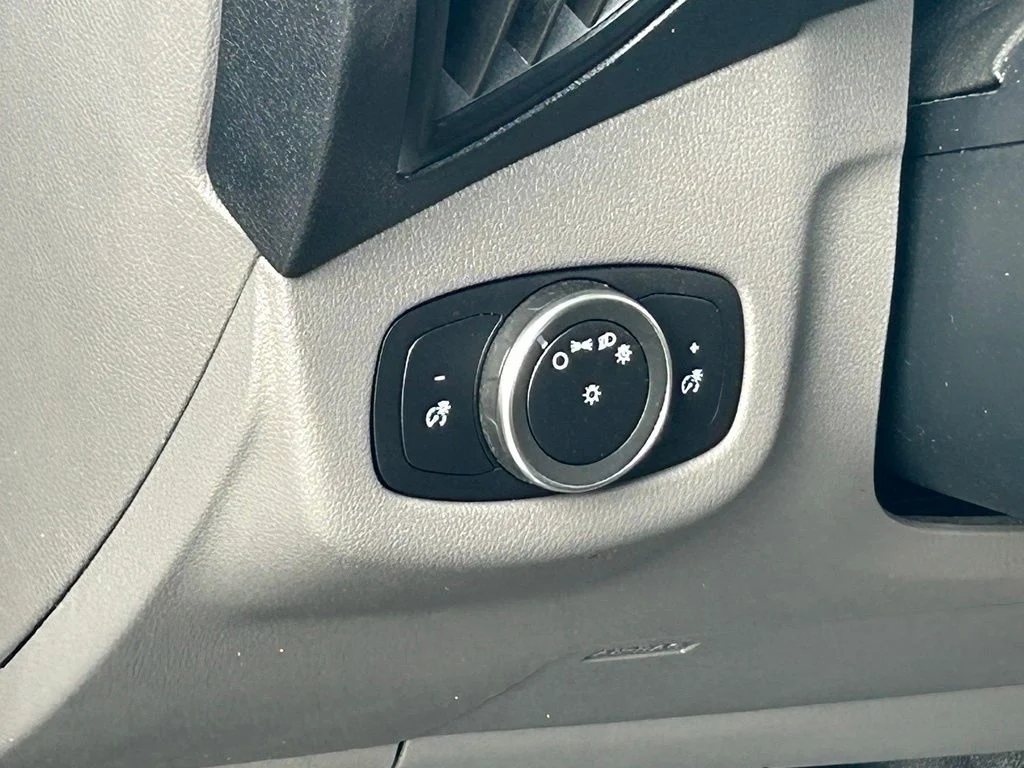 Used 2022 Frozen White Ford XL image 31