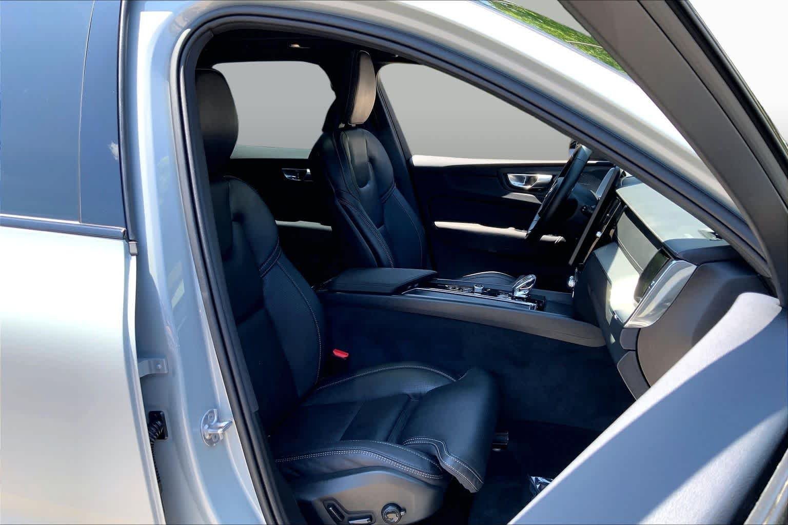 Pre-Owned 2026 Volvo XC60 Ultra Black Edition
