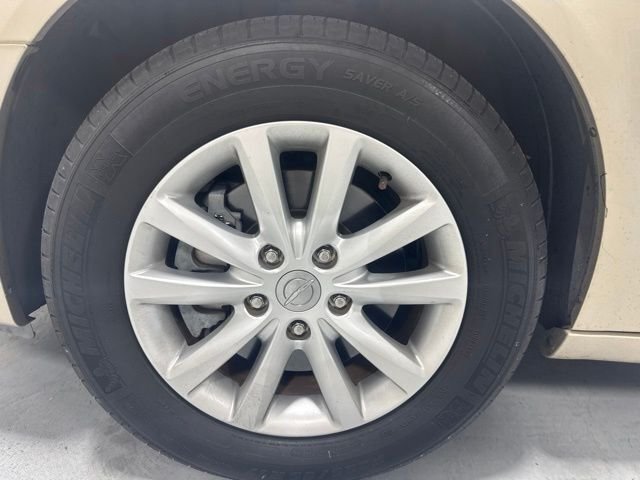 Used 2015 Beige Chrysler Limited image 11