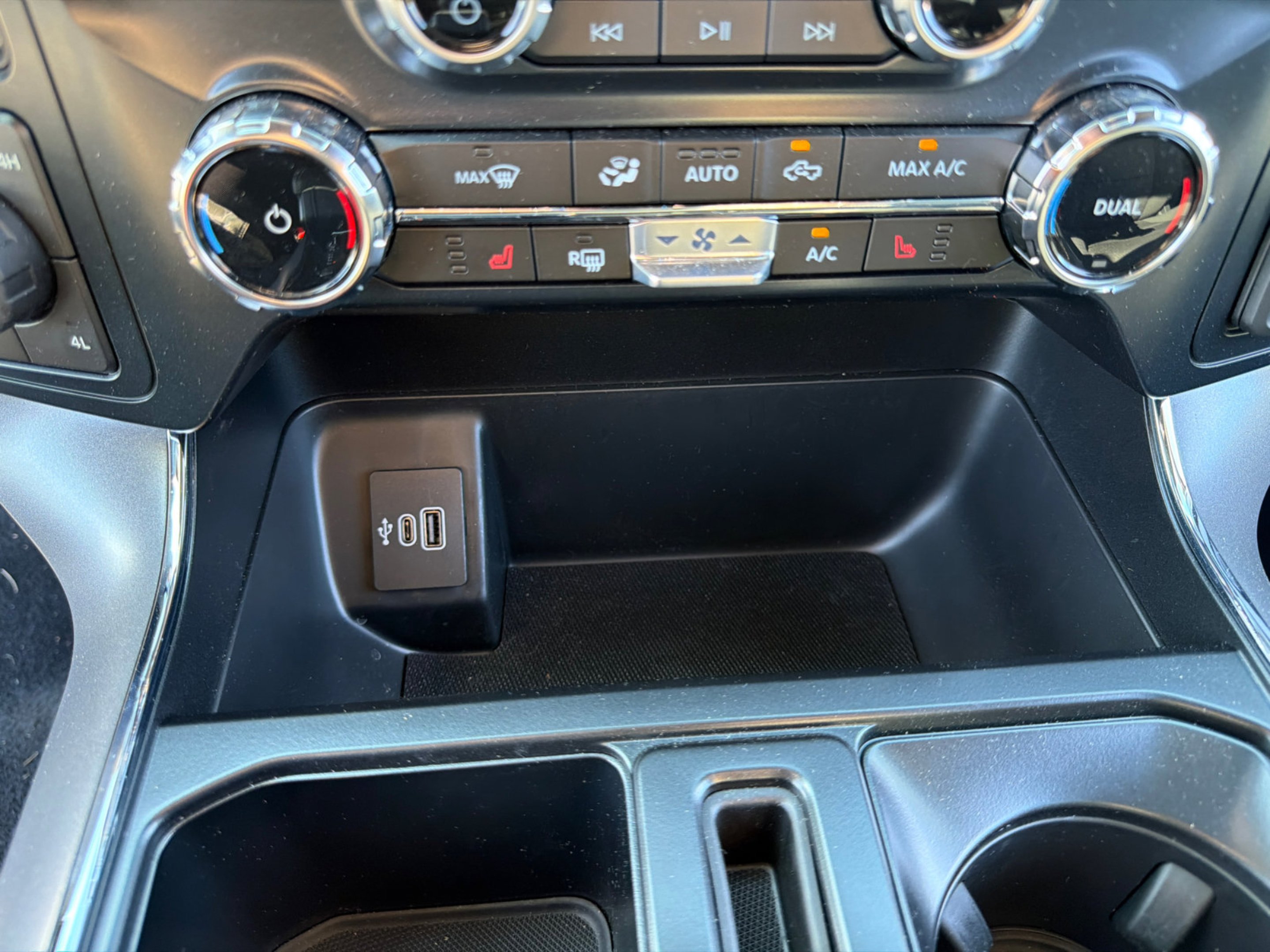 New 2026 Agate Black Metallic Ford XLT image 28