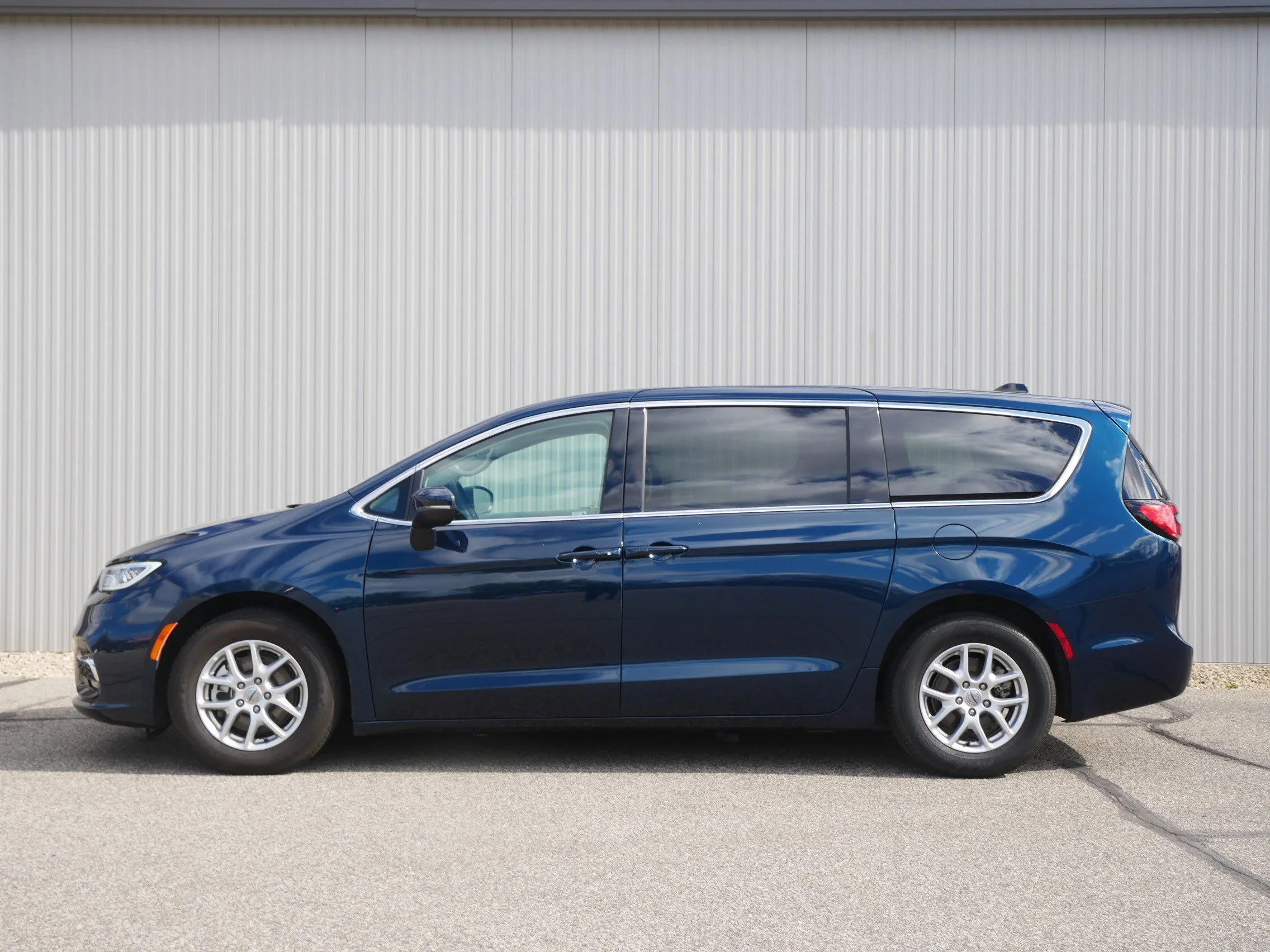 Used 2023 Chrysler Pacifica Touring L with VIN 2C4RC1BG2PR582147 for sale in Hastings, Minnesota