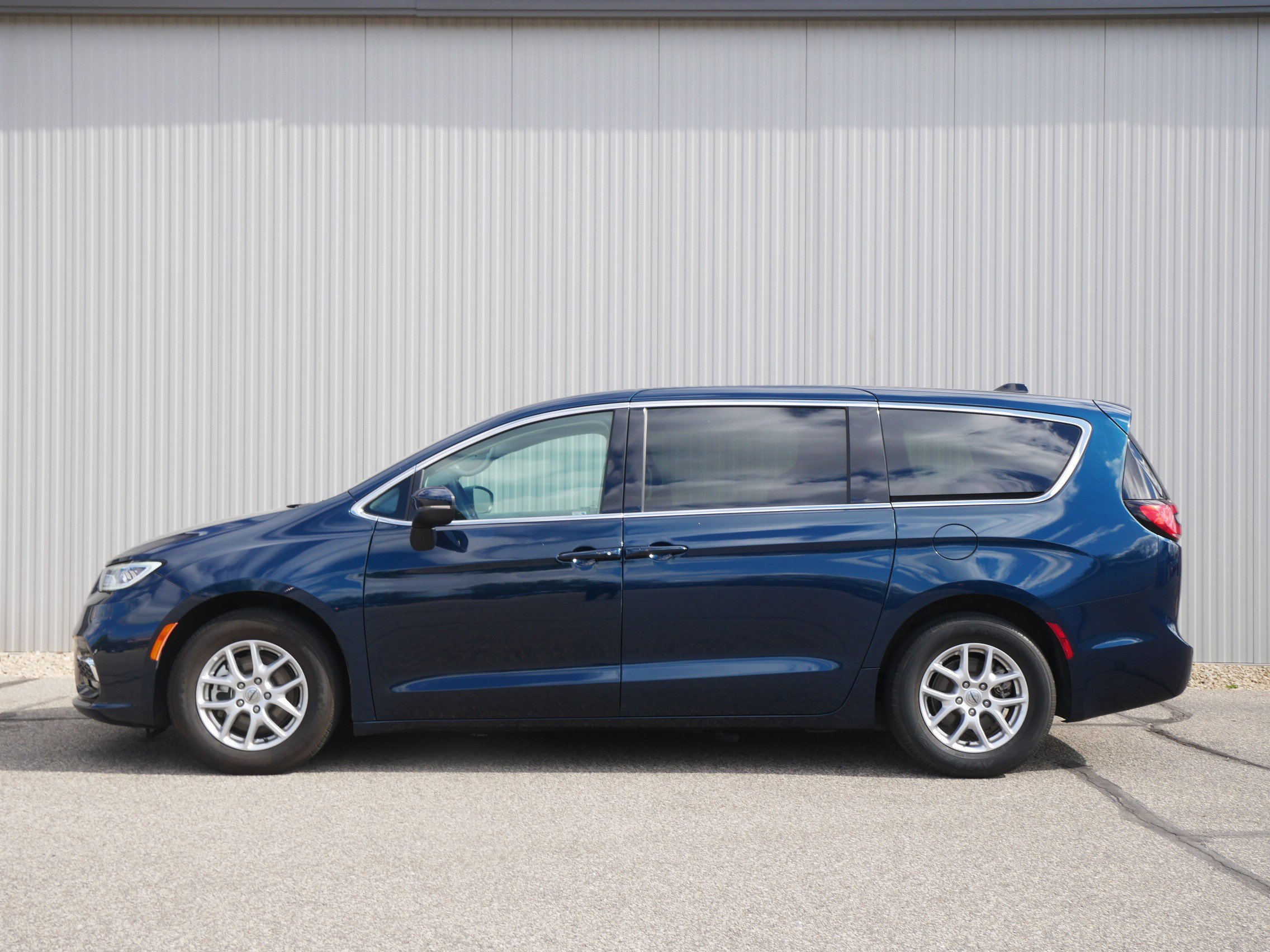 Used 2023 Chrysler Pacifica Touring L with VIN 2C4RC1BG2PR582147 for sale in Hastings, Minnesota