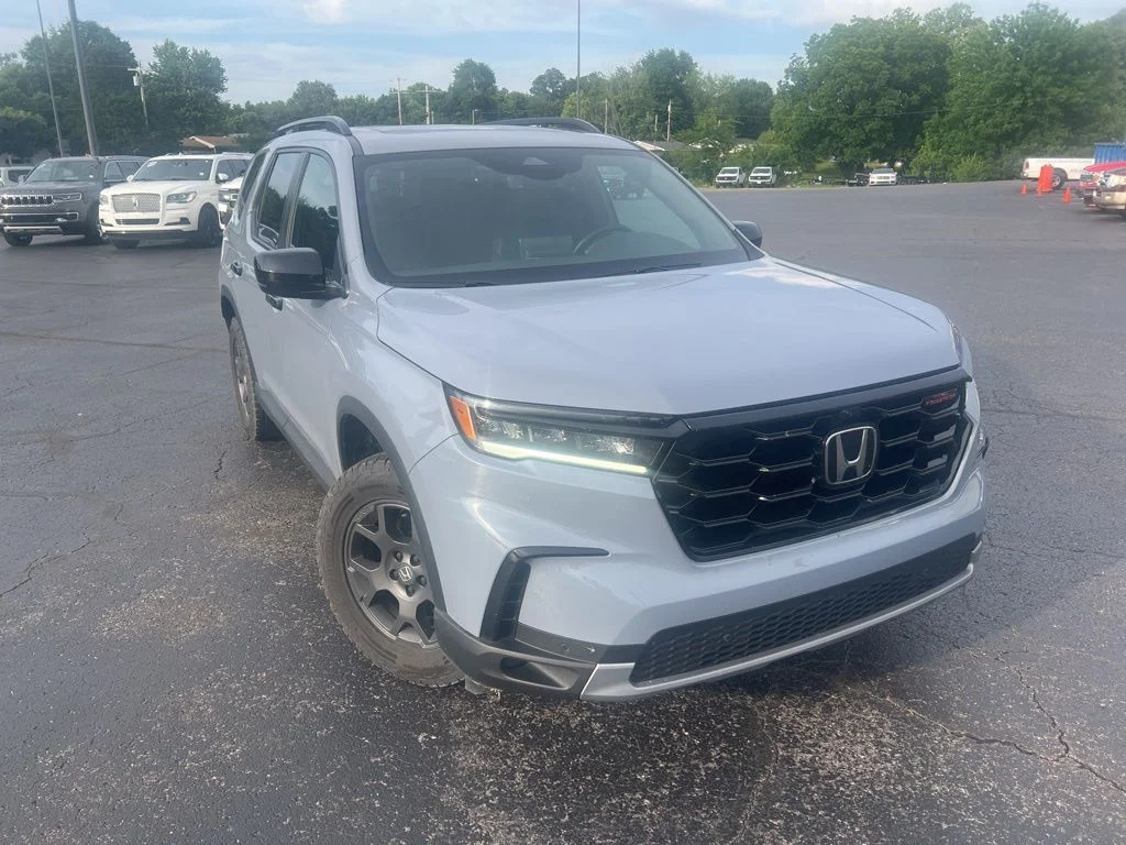 2025 Honda Pilot TrailSport AWD's photo