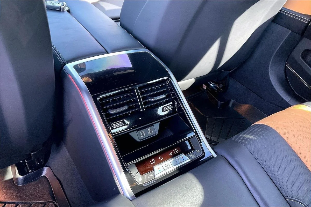 Used 2022  BMW Competition image 10