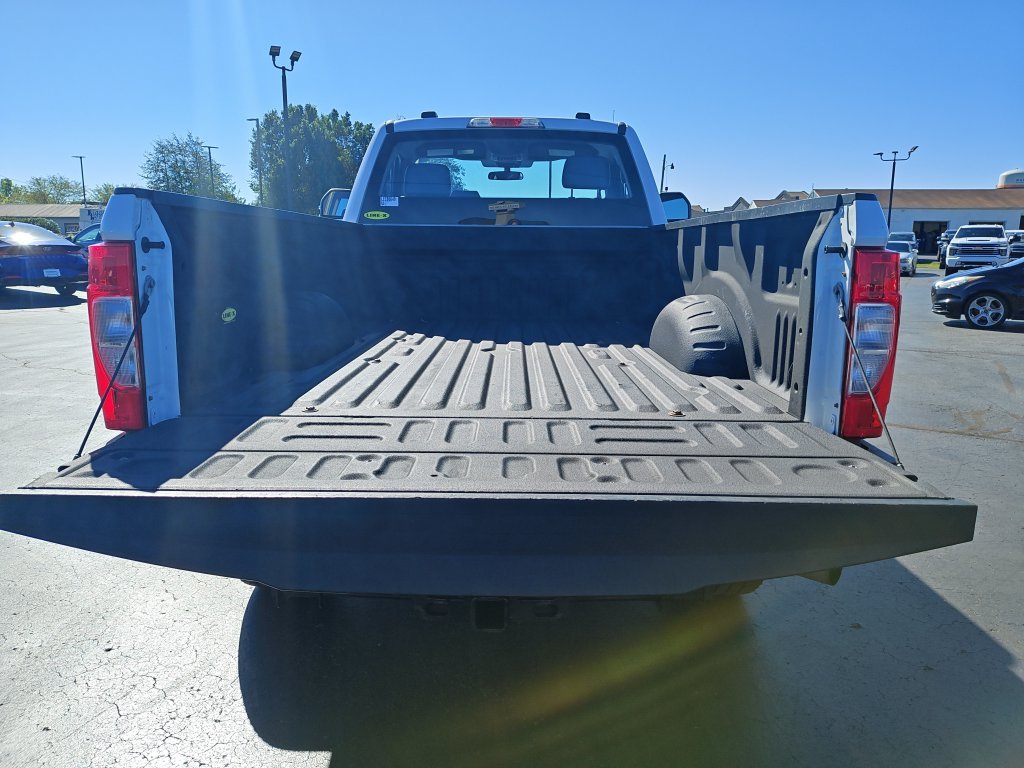 Used 2020 White Ford XL image 9