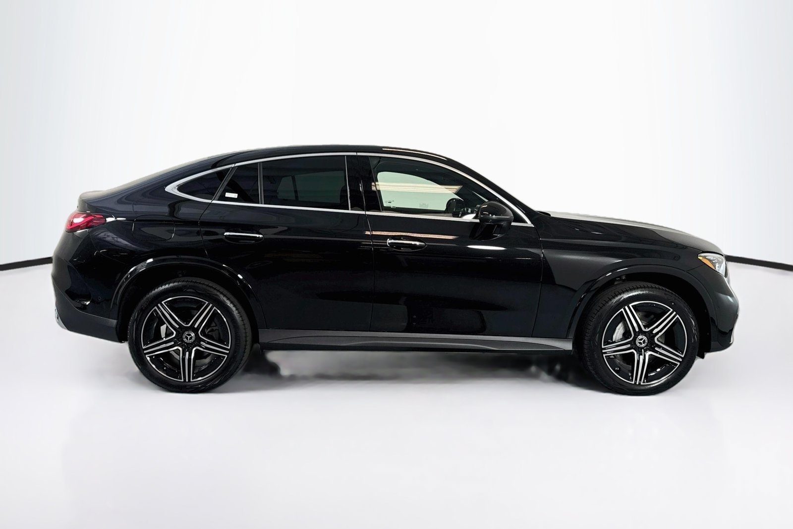 New 2027 Obsidian Black Metallic Mercedes-Benz GLC 300 image 4