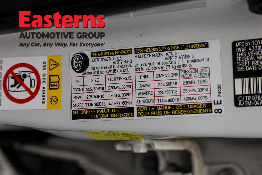 Used 2018 White Toyota XLE Premium image 35