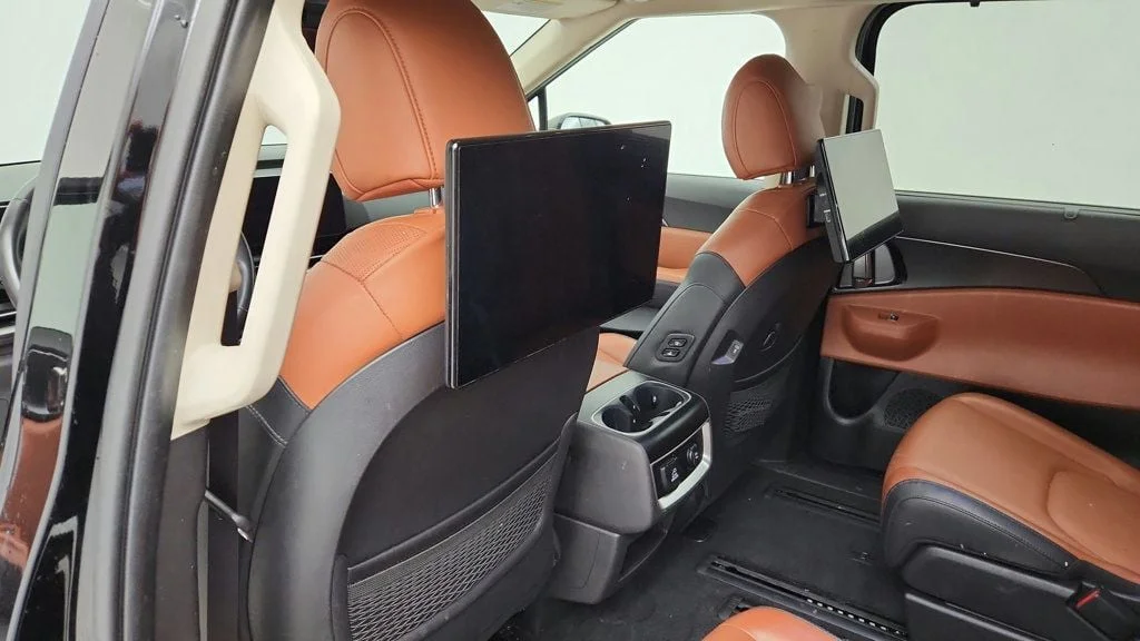 Used 2025 Aurora Black Pearl Kia SX FWD w/ Rear Seat Entertainment & Dark Edition Pkg image 21