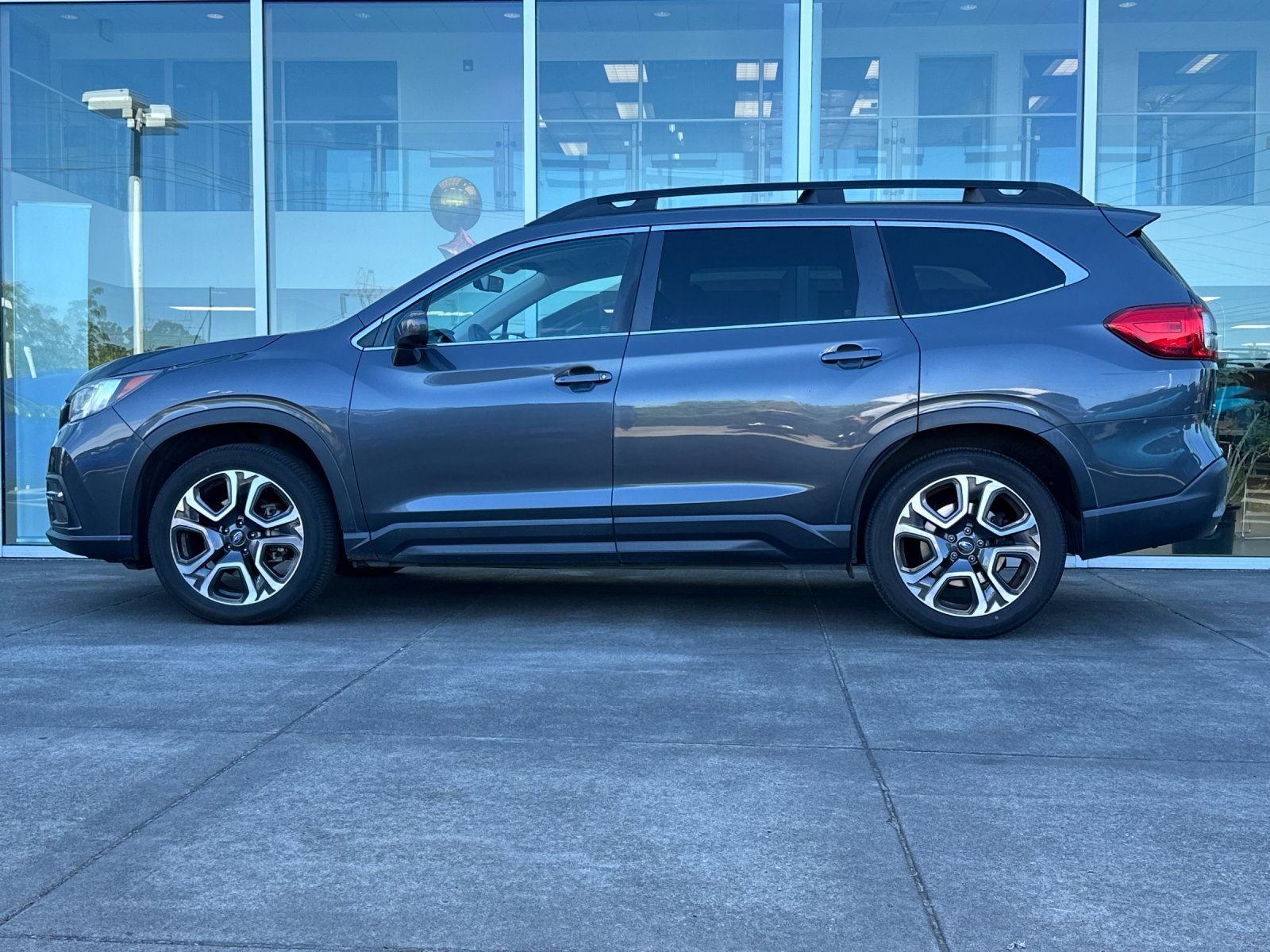 Used 2020 Magnetite Gray Metallic Subaru Premium image 6