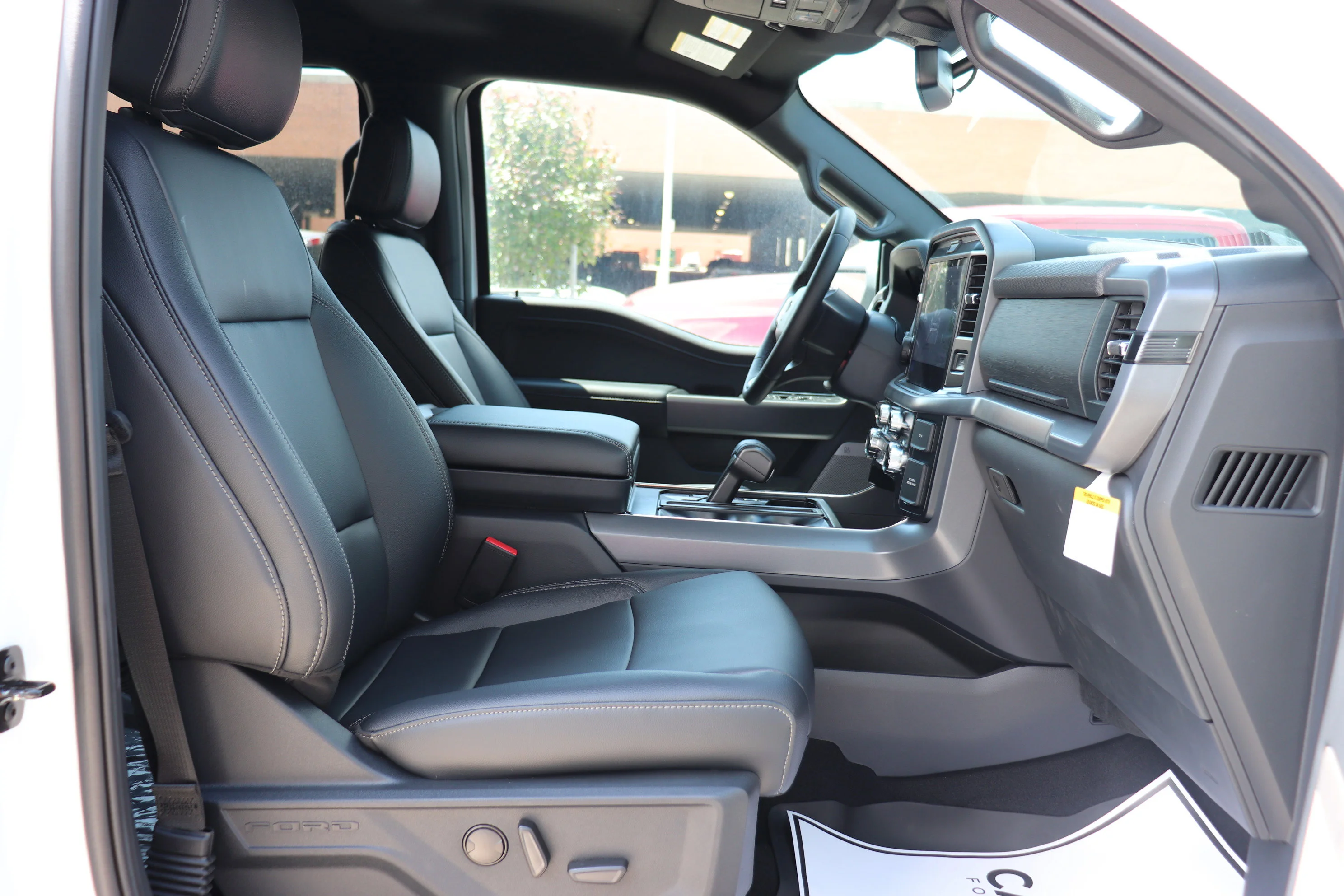 New 2026 OXFORD WHITE Ford XLT image 8