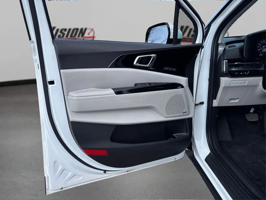 Used 2023 White Kia SX Prestige image 25