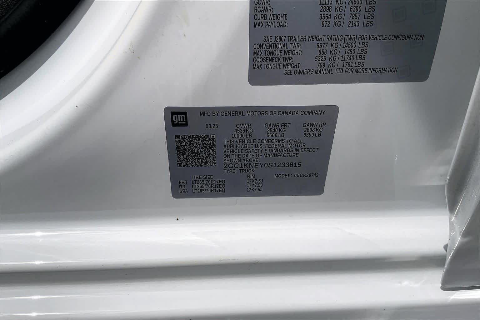 Used 2025 Summit White Chevrolet LT image 32