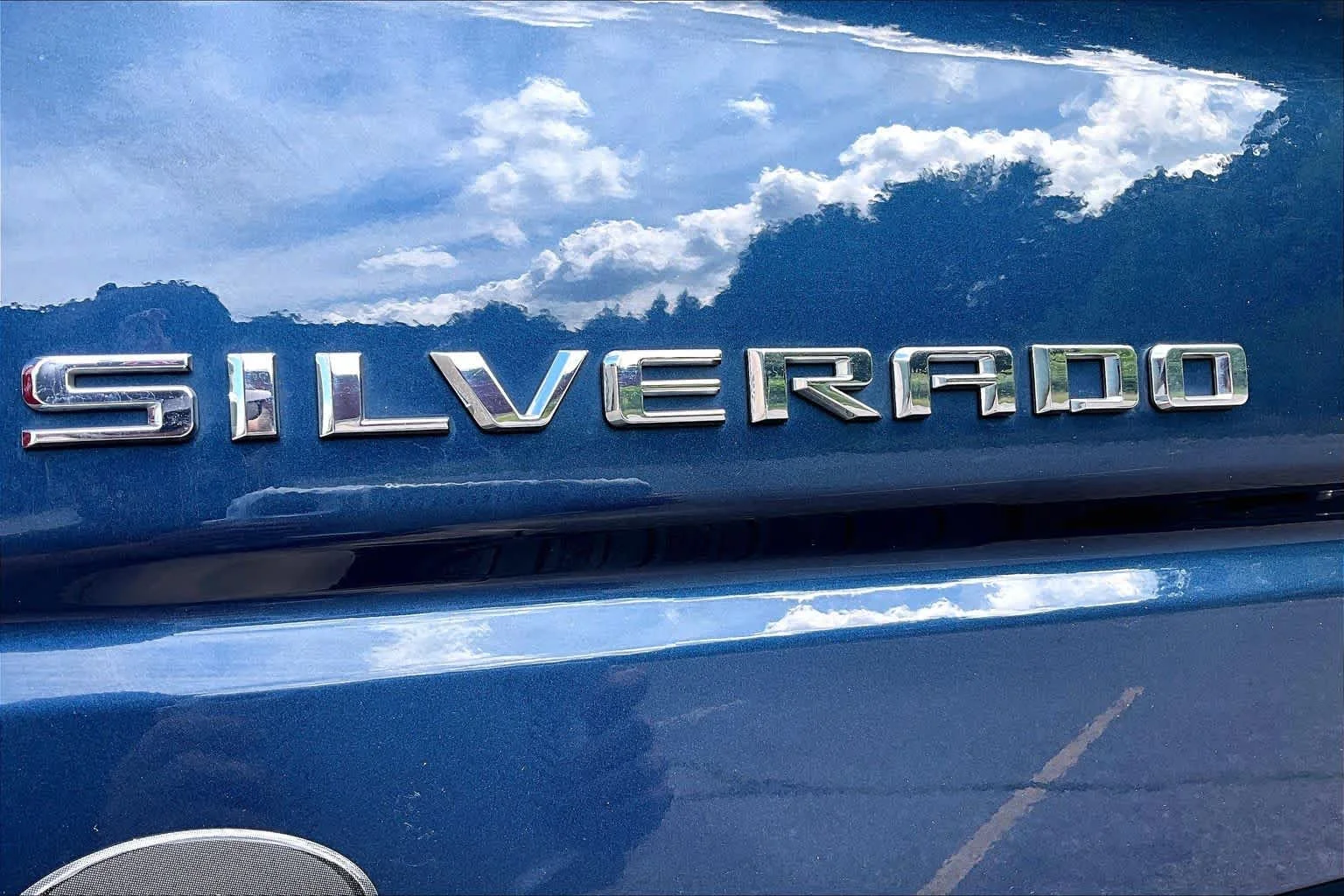Used 2022 Northsky Blue Metallic Chevrolet Custom image 32