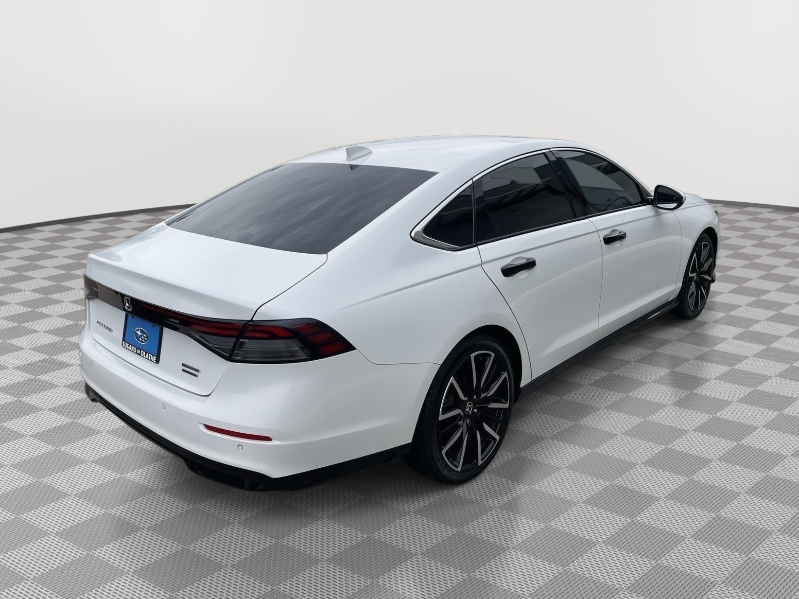 Used 2023 Platinum White Pearl Honda Touring image 15