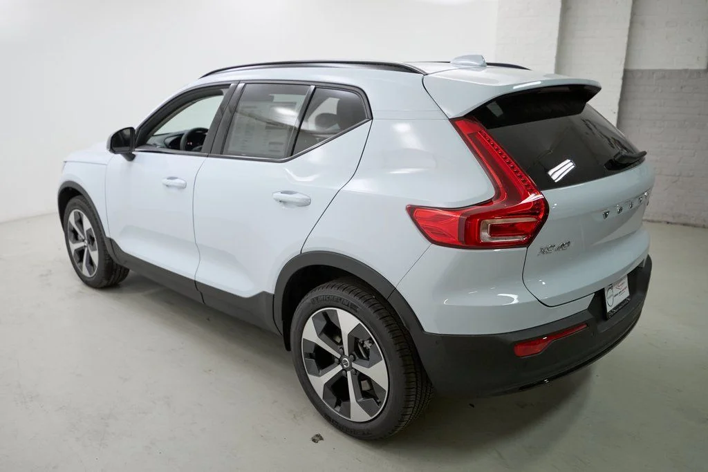 2026 Volvo XC40 Plus - Photo 7