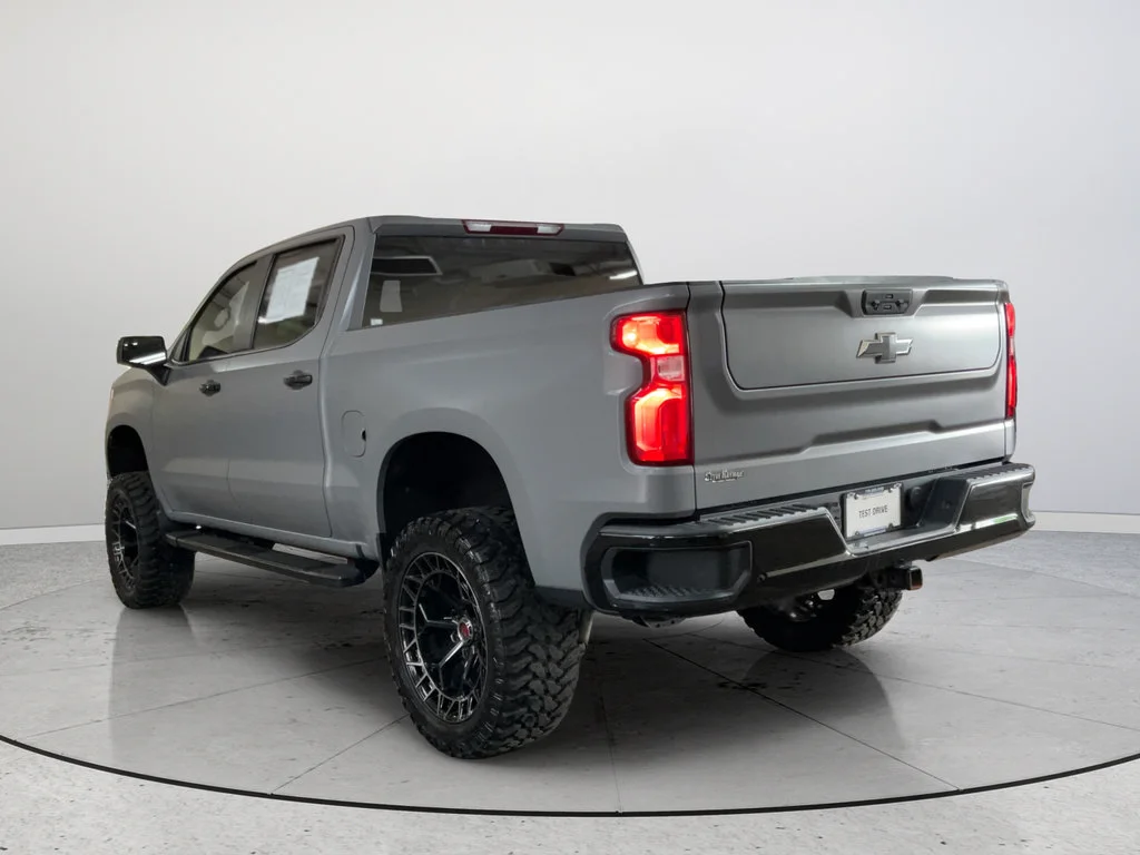 Used 2022 Black Chevrolet RST image 9