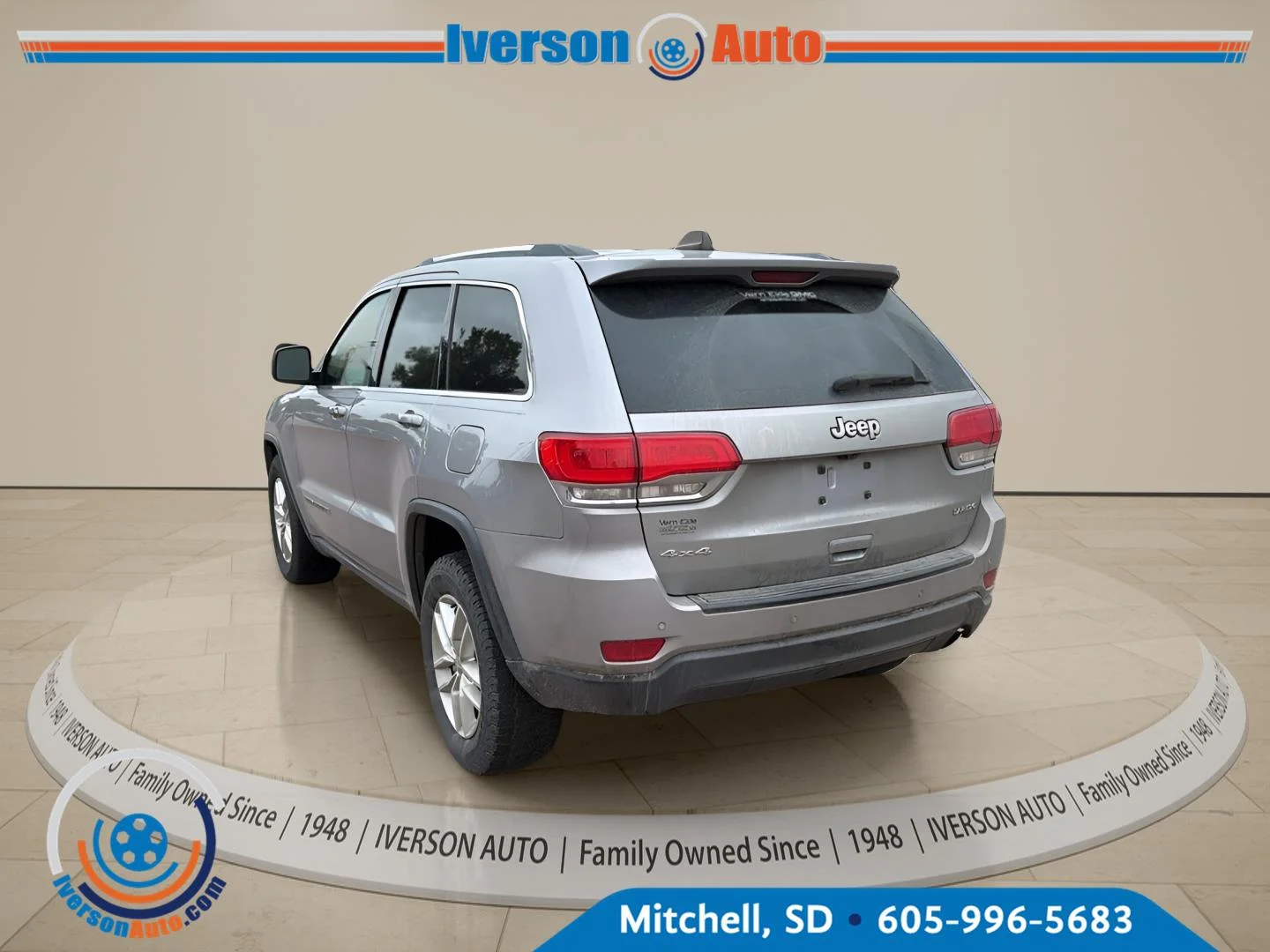 Used 2018 Silver Jeep Laredo E image 5