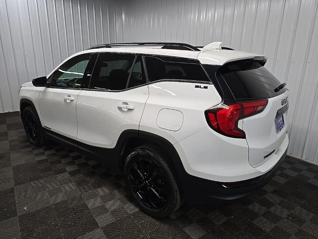 Used 2021 White GMC SLE image 9