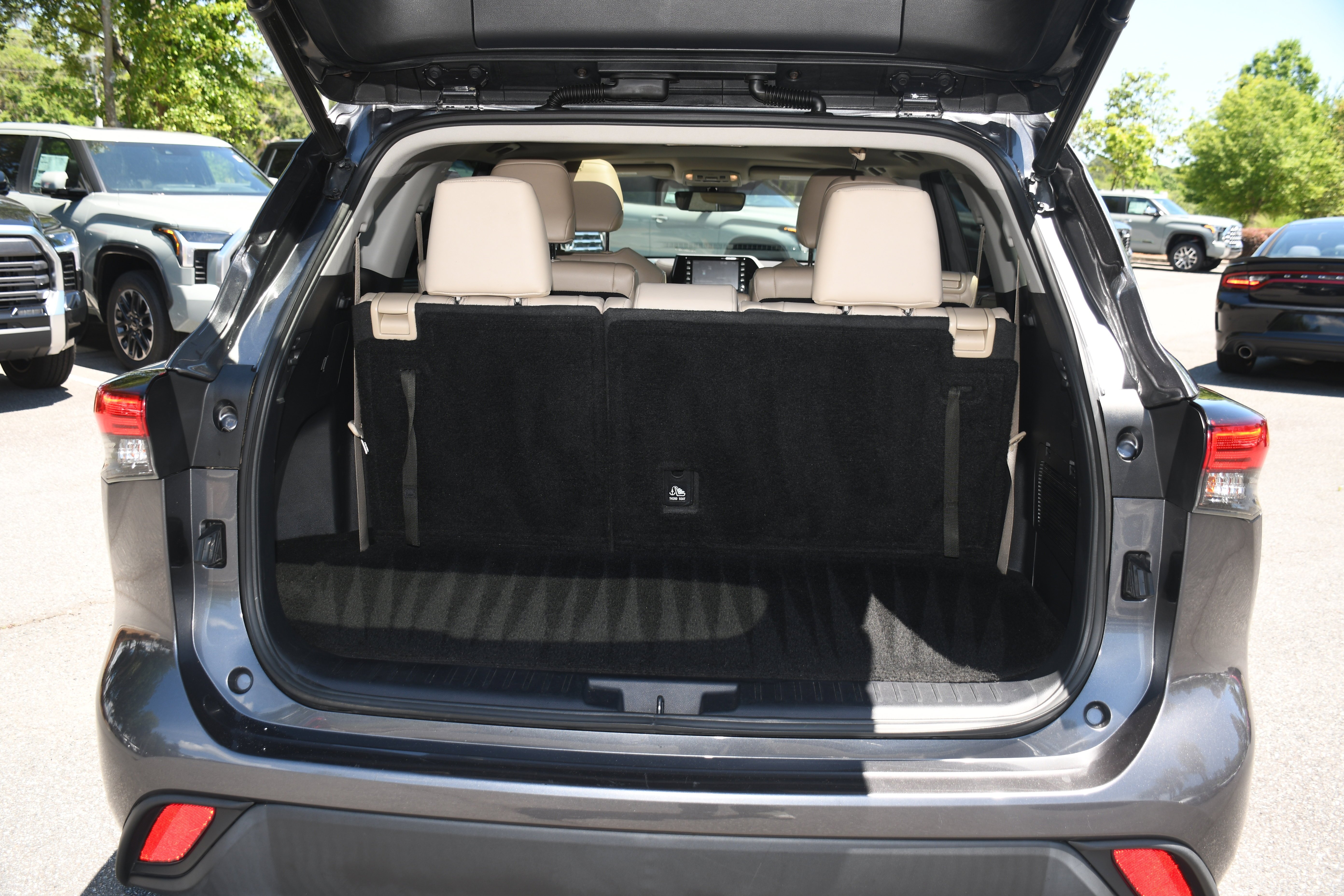 Used 2022 Gray Toyota XLE image 18