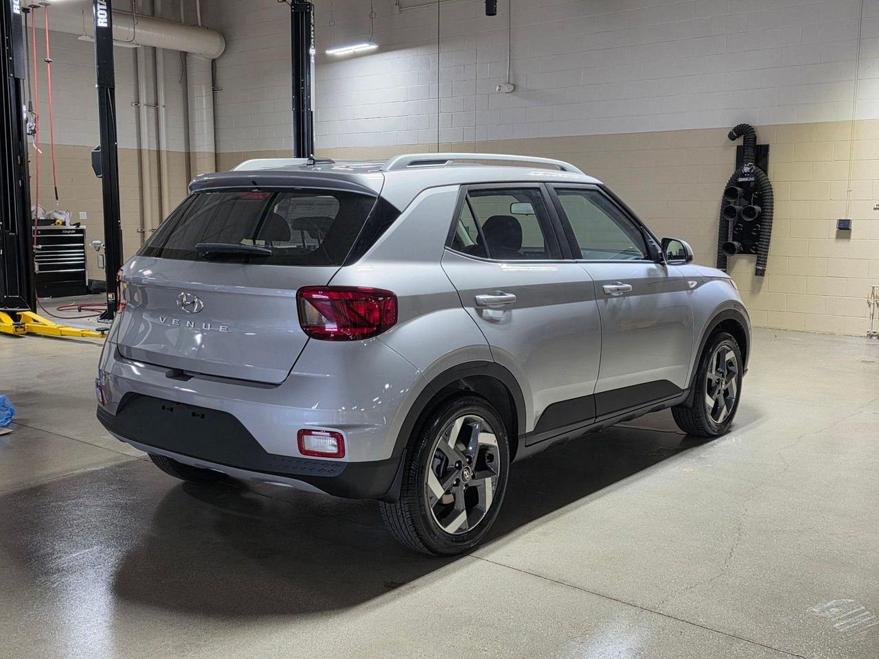 New 2026 Shimmering Silver Hyundai SEL image 7