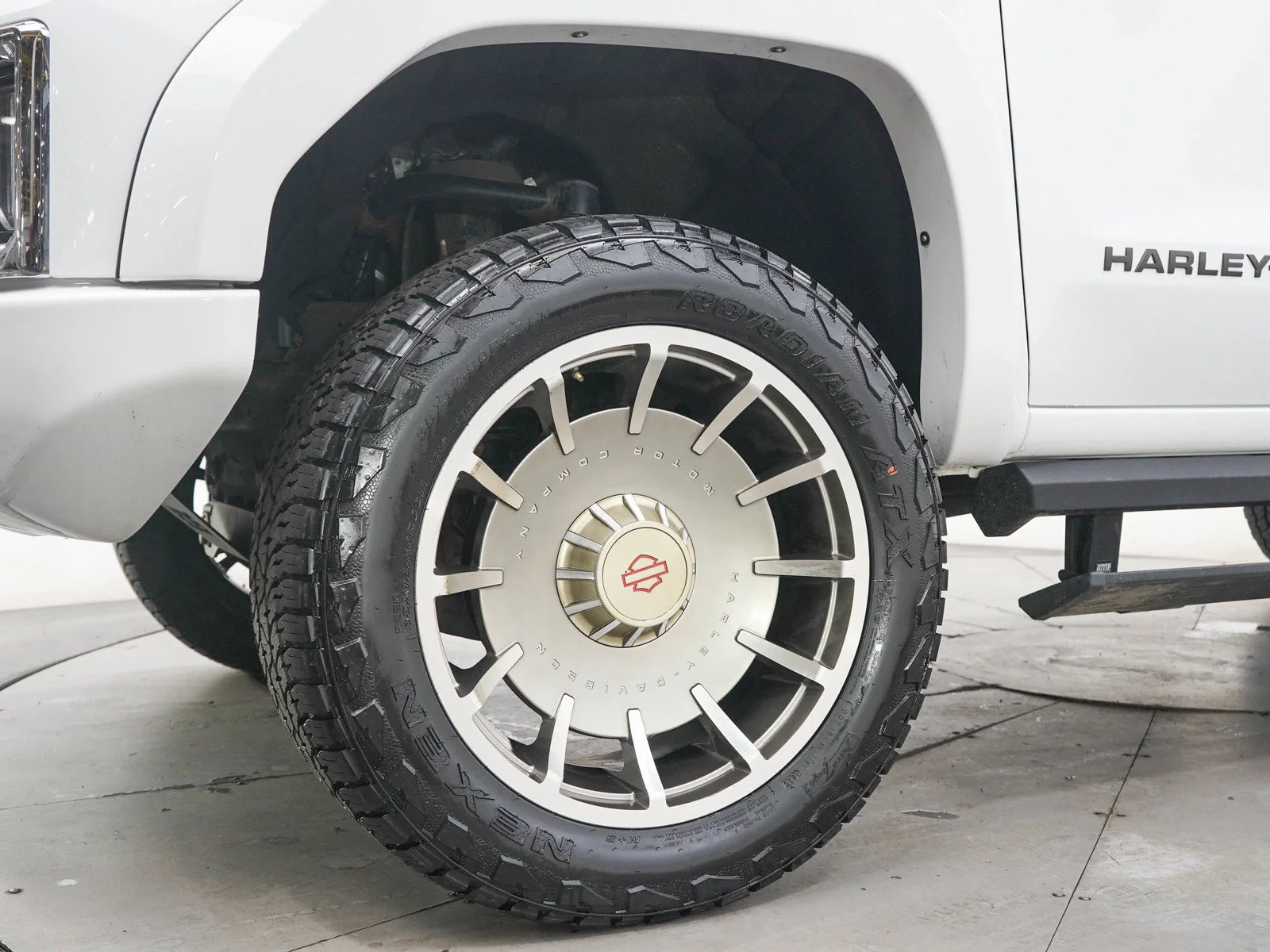 Used 2021 Summit White GMC 4WD Crew Cab Harley Davidson Edition image 28