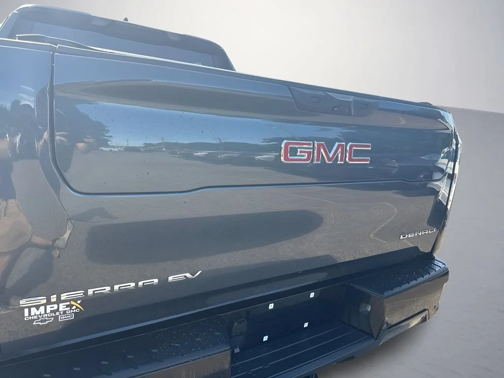 Used 2026 Deep Ocean Metallic GMC Denali Extended Range image 25
