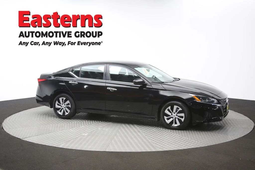 Used 2023 Black Nissan 2.5 S image 46