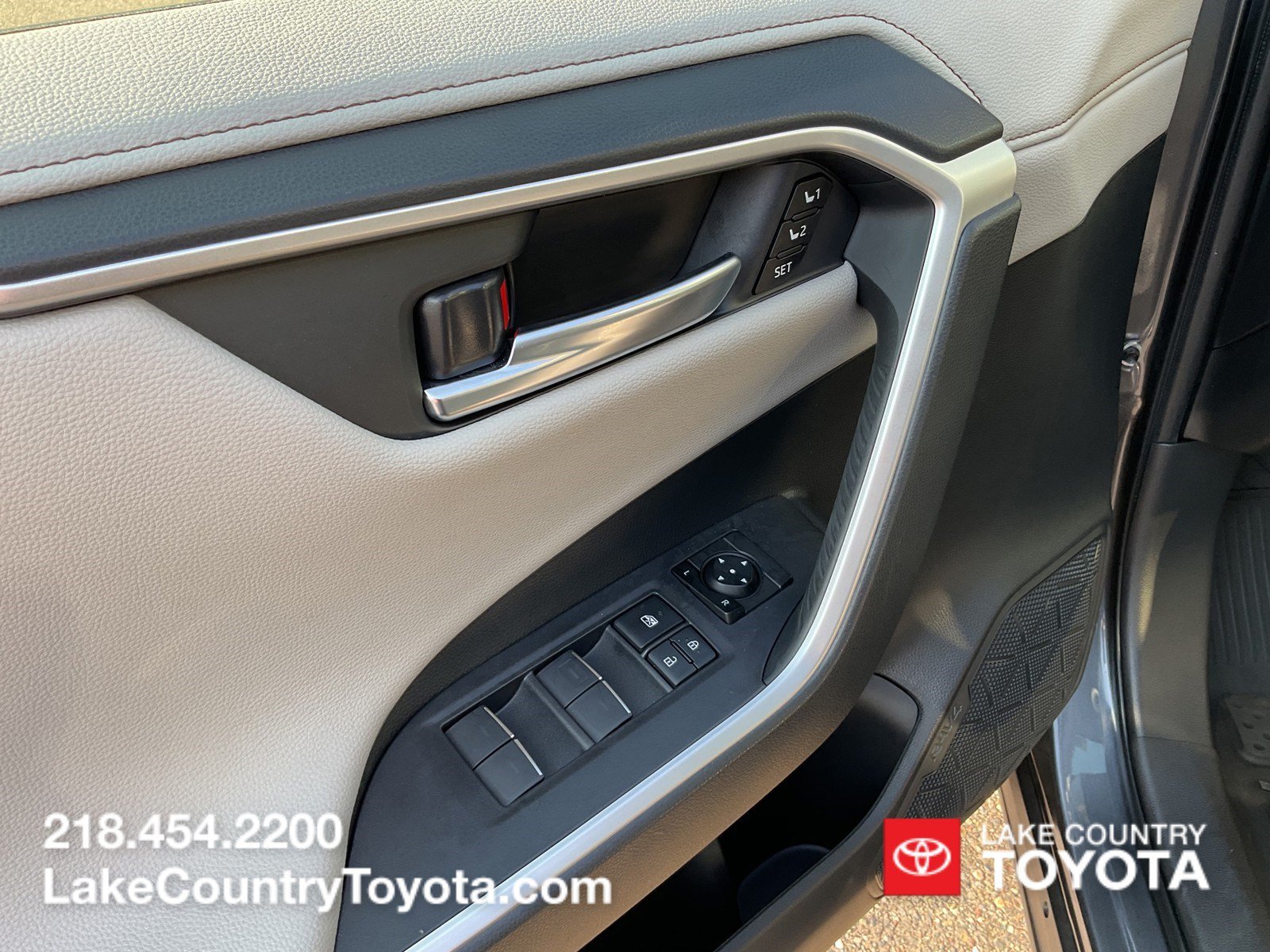 2023 Toyota RAV4 Limited - Photo 24