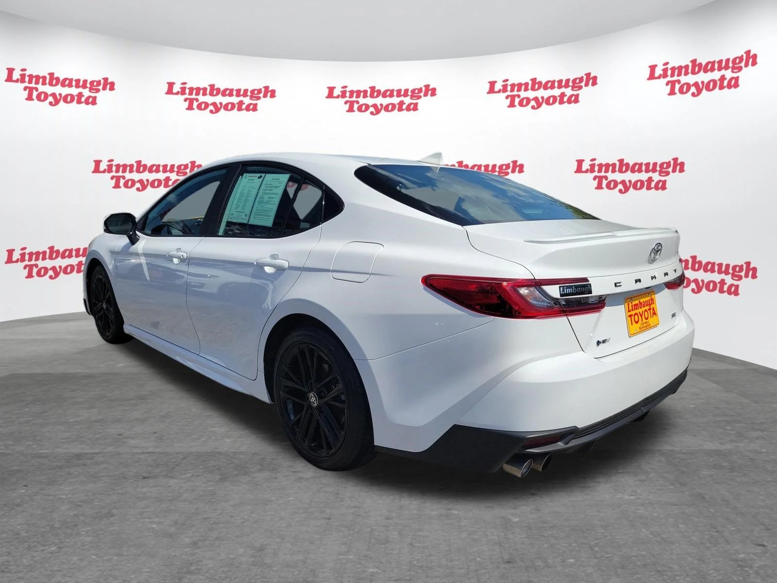 Used 2025 Ice Cap Toyota SE image 26