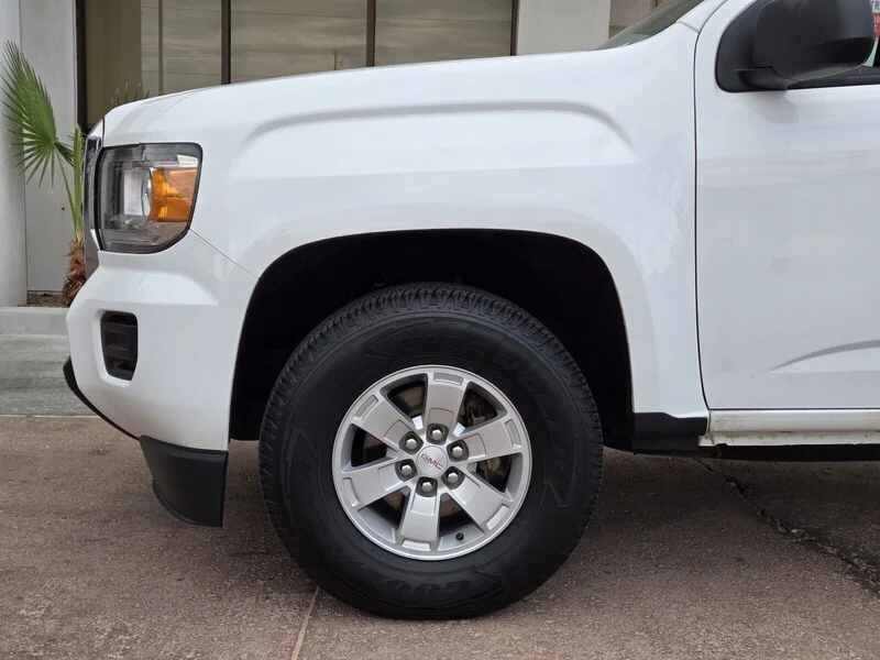 Used 2016 Summit White GMC 2WD image 6