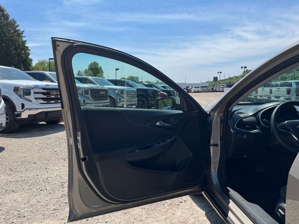 Used 2022 Mineral Gray Metallic Chevrolet LT image 16
