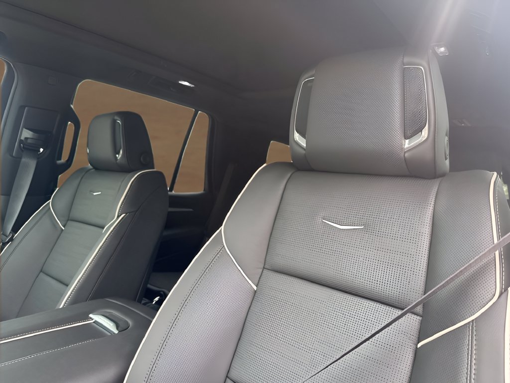 2026 Cadillac Escalade Luxury - Photo 10