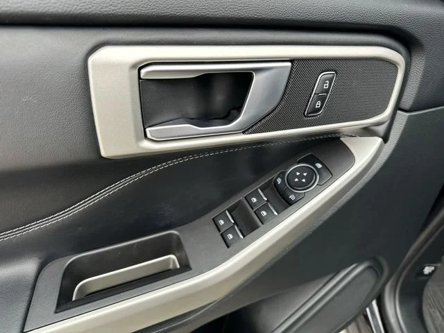 Used 2023 Black Metallic Ford XLT image 15