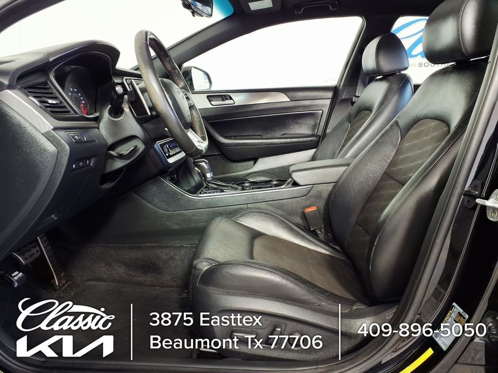 Used 2019 Black Hyundai Sport image 7