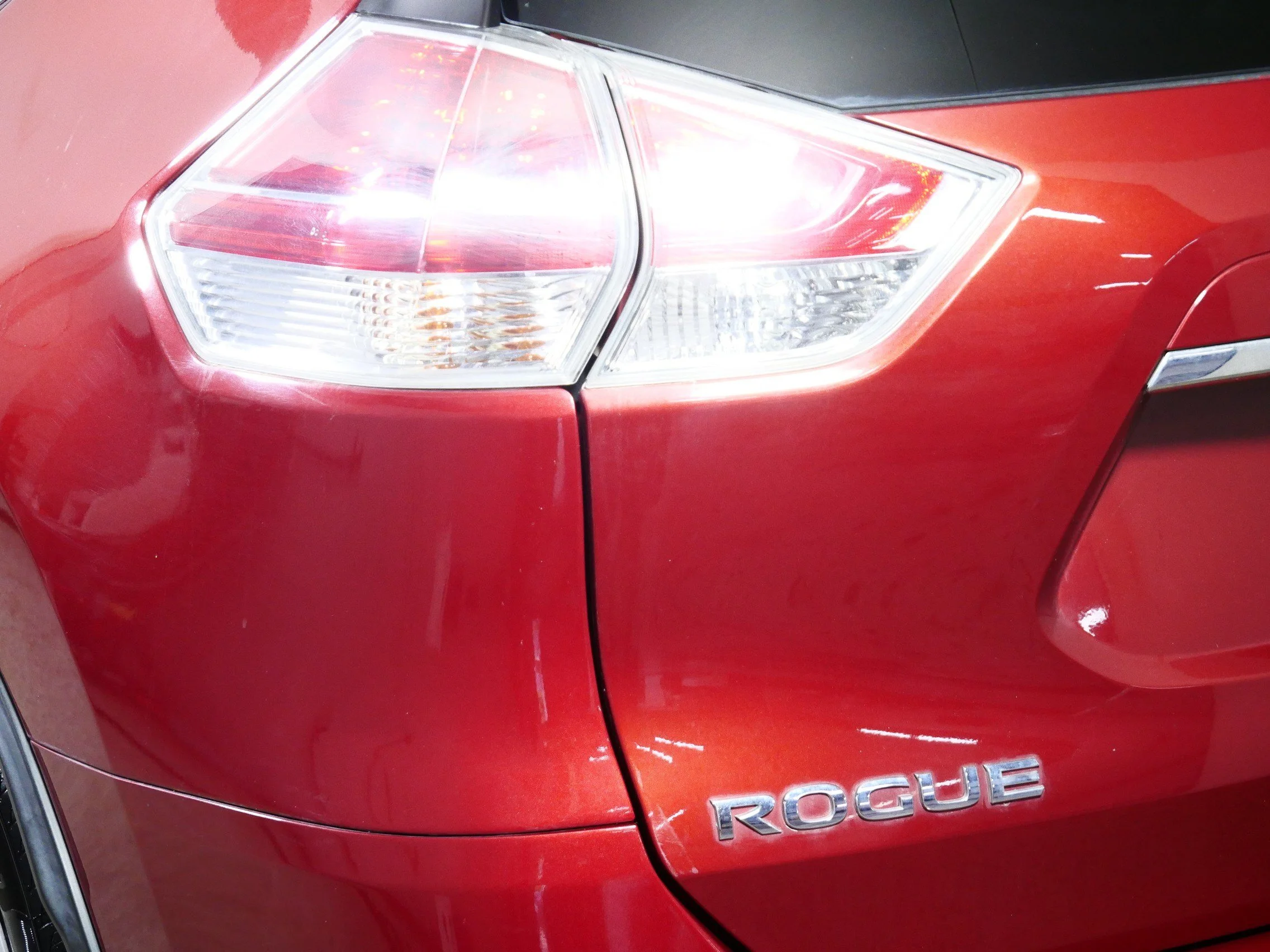 Used 2016 Cayenne Red Nissan S image 17