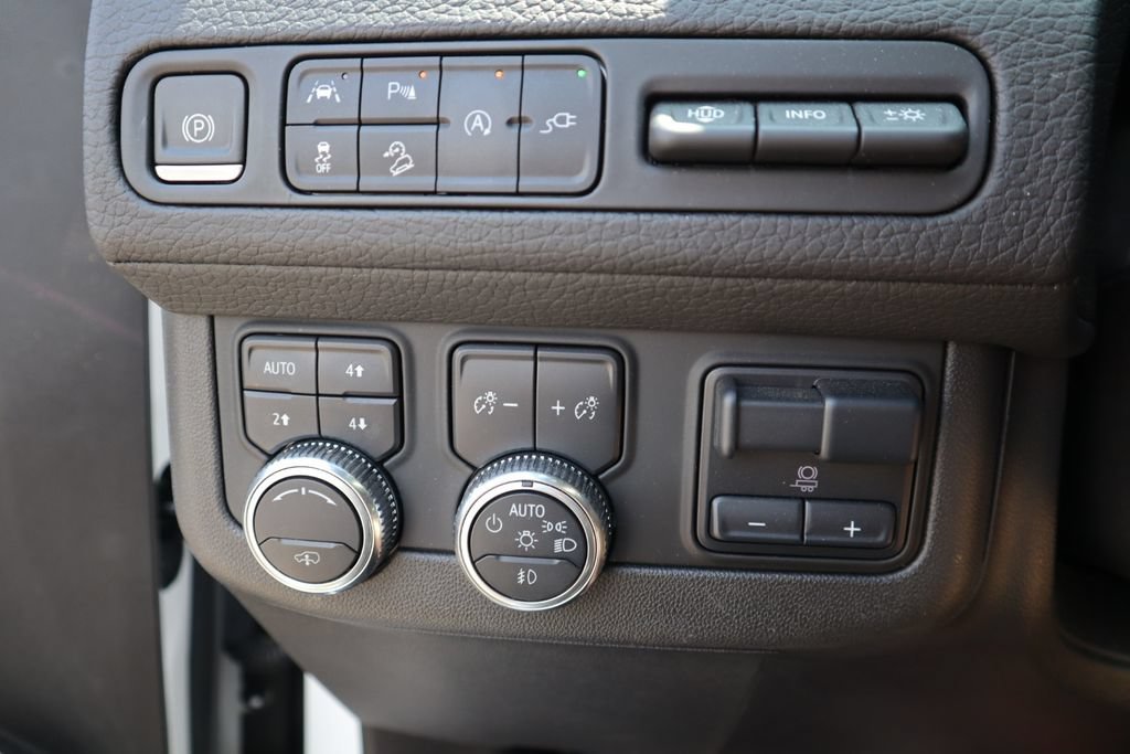 Used 2021 WHITE FROST TRICOAT GMC Denali image 18