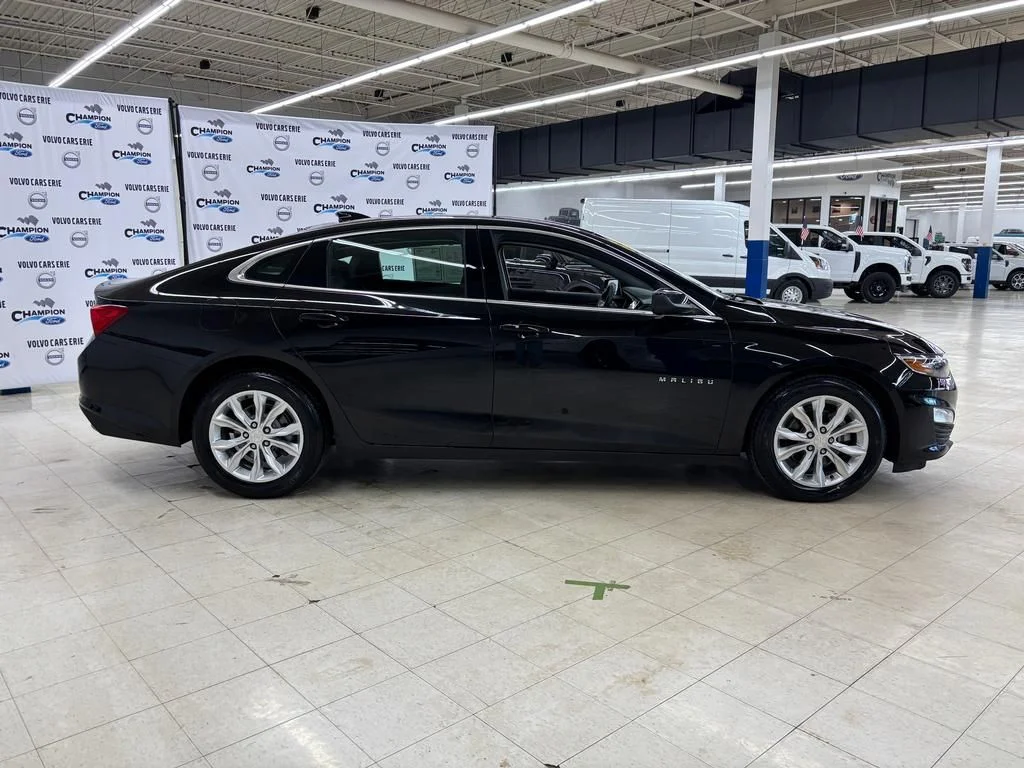 Used 2023 Mosaic Black Metallic Chevrolet LT image 5