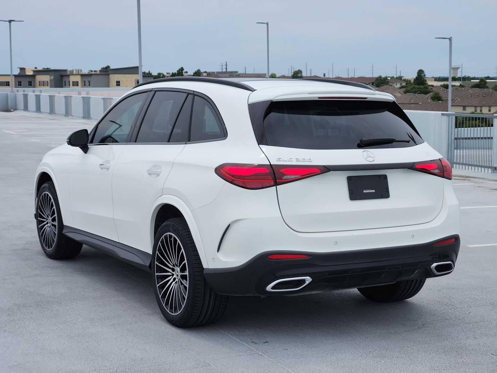 Used 2025 Polar White Mercedes-Benz GLC 300 image 5