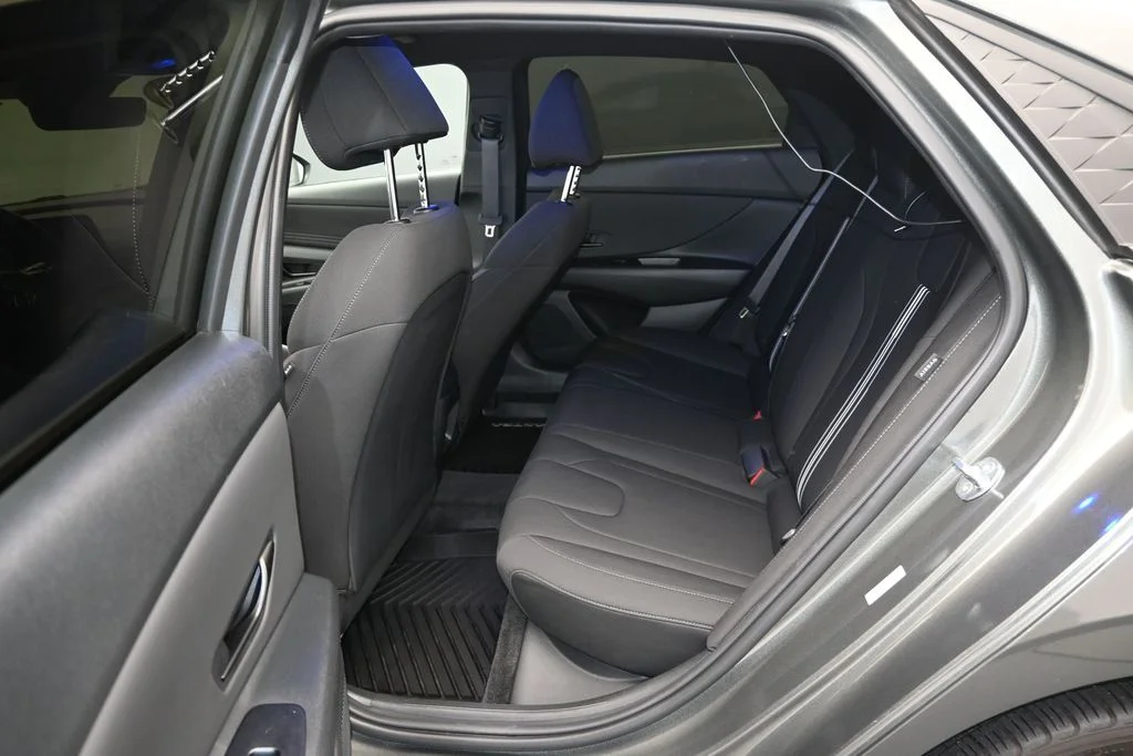 Used 2025 Amazon Gray Hyundai SEL Sport image 17