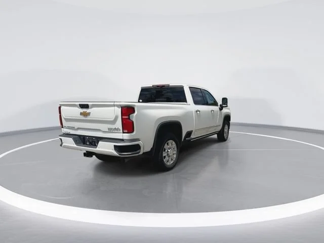 Certified Used 2025 Iridescent Pearl Tricoat Chevrolet High Country image 11
