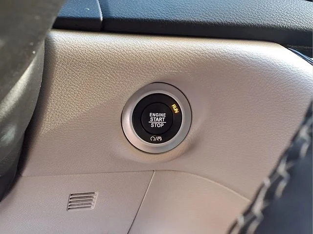 Used 2024  Chrysler Touring L image 9