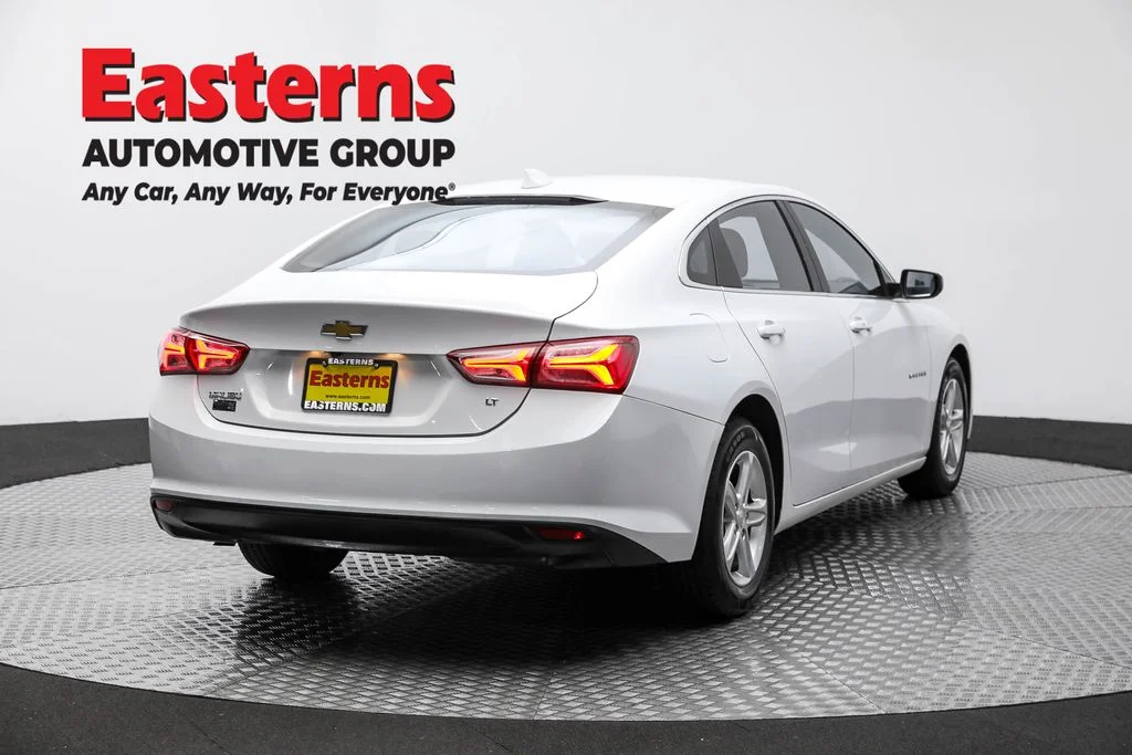 Used 2022 White Chevrolet LT image 5