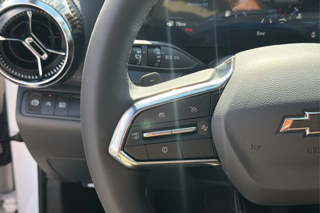 New 2027 Summit White Chevrolet LT image 22