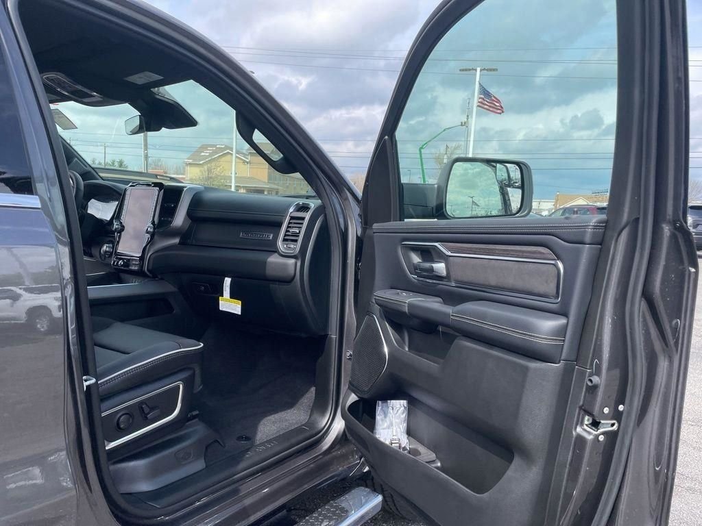 New 2026 Granite Crystal Metallic Clear-Coat Exterior Paint RAM Laramie image 38